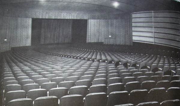 Royal Theatre - From Mike Rivest Movie-Theater Org (newer photo)